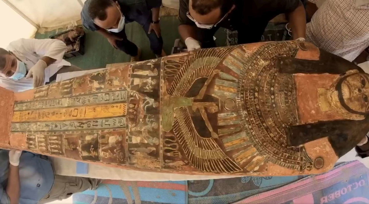 Egitto, a Saqqara scoperti oltre cento sarcofagi di 2.500 anni fa Egitto, a Saqqara scoperti oltre cento sarcofagi di 2.500 anni fa