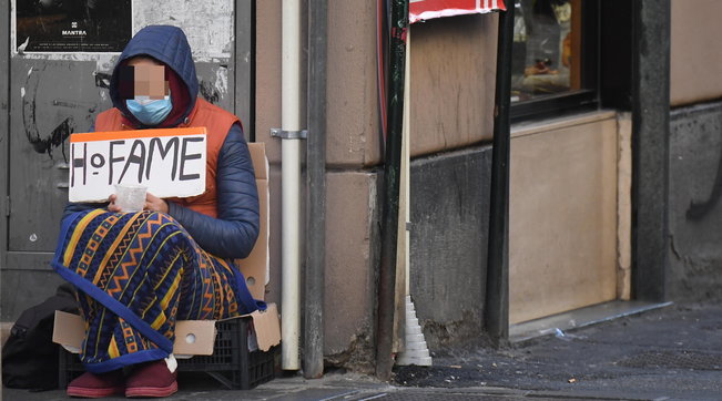 povero genova mendicante elemosina