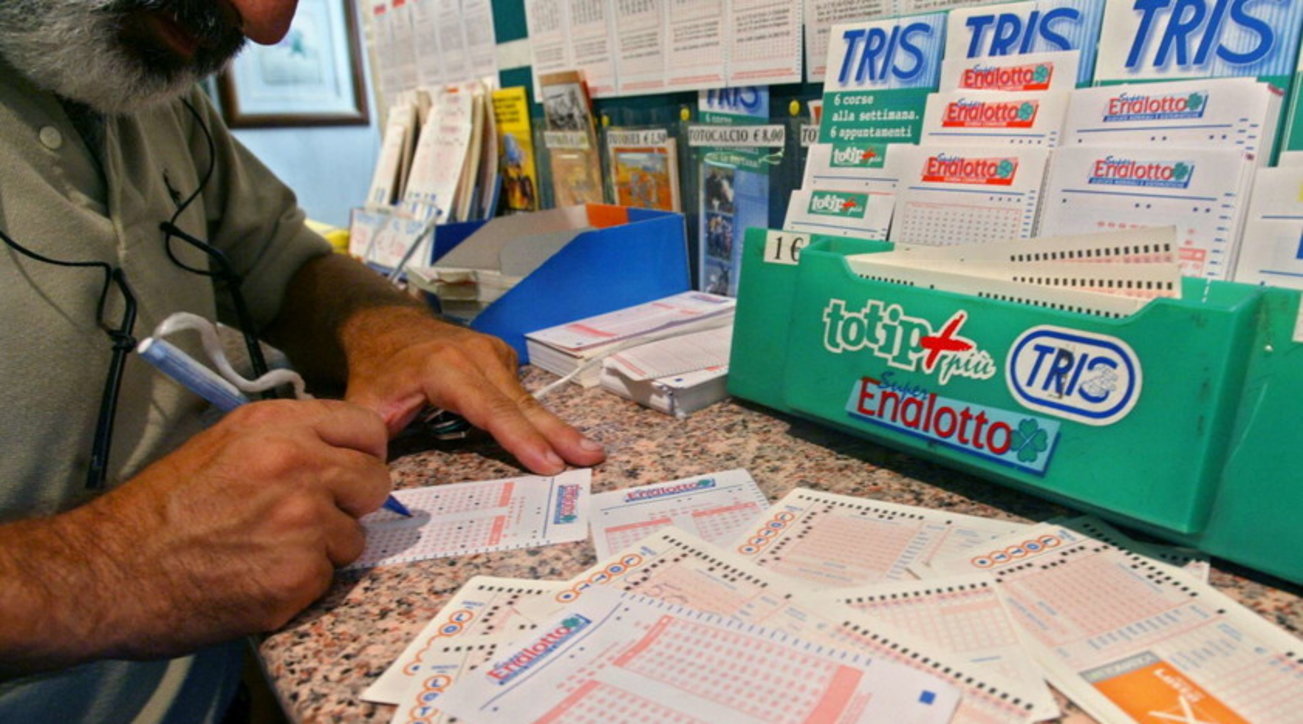 Superenalotto, la combinazione vincente 9 15 16 23 57 76 Superenalotto, la combinazione vincente 9 15 16 23 57 76