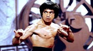 Ottant'anni fa nasceva Bruce Lee: le sue scene di combattimento pi&ugrave; spettacolari