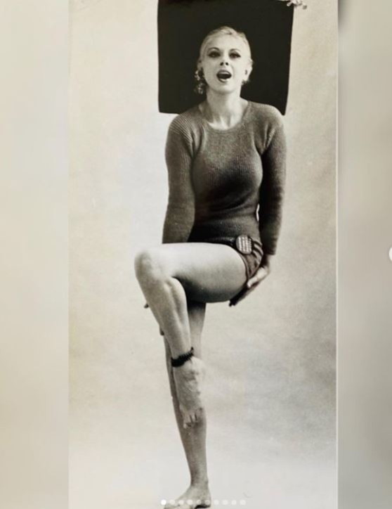 Sandra Milo si spoglia e regala una cover sensuale... a 87 anni Tgcom24