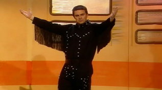 Auguri a Maurizio Crozza: rivediamolo imitare Robbie Williams a "Mai dire Gol"