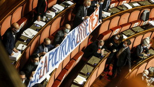 Mes, il Senato vota la risoluzione di maggioranza: protesta del centrodestra in Aula