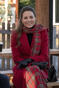 Moda, il tartan: dal look da copiare a Kate a come indossarlo a Natale