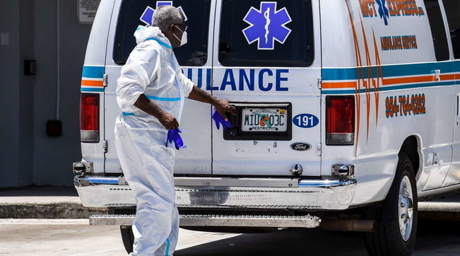 covid usa soccorsi ambulanza ambulanze coronavirus
