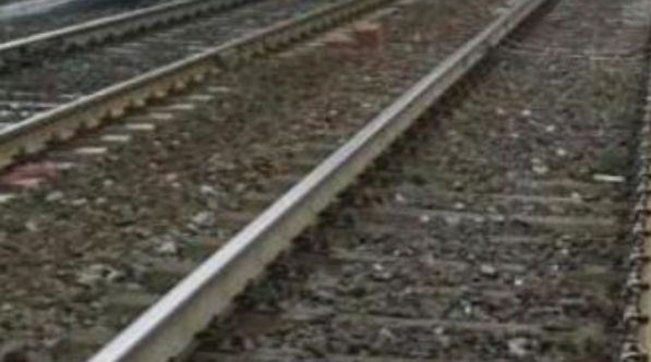 Terni, treno deraglia per frana sui binari: nessun ferito
