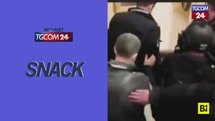 Usa, il momento in cui Ashli Babbitt viene colpita a morte