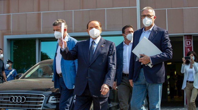silvio berlusconi dimesso