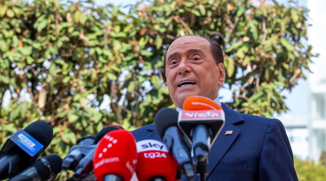 silvio berlusconi dimesso