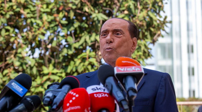 silvio berlusconi dimesso