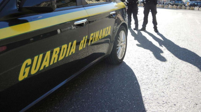 guardia di finanza gdf generica fiamme gialle