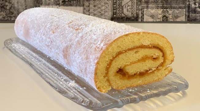 Rotolo dolce farcito alla confettura