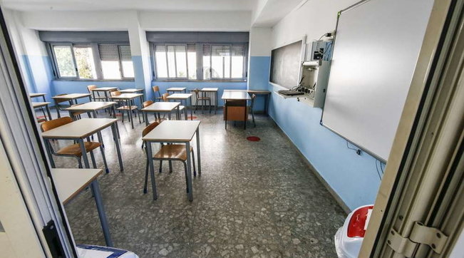 scuola, banchi