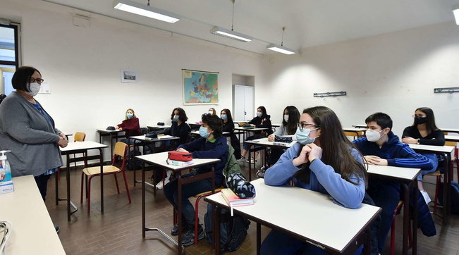Covid, in Calabria prorogata presenza al 50% per scuole superiori