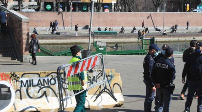 A Milano numero chiuso in Darsena e sui Navigli dopo il maxiassembramento