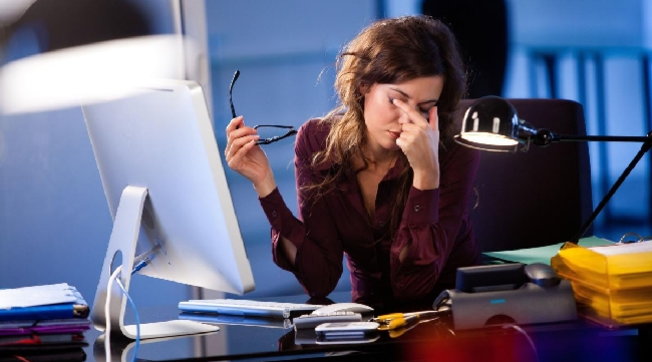 sedia computer internet stanchezza depressione lavoro
