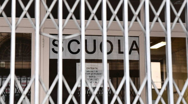scuola chiusa aule vuote scuole