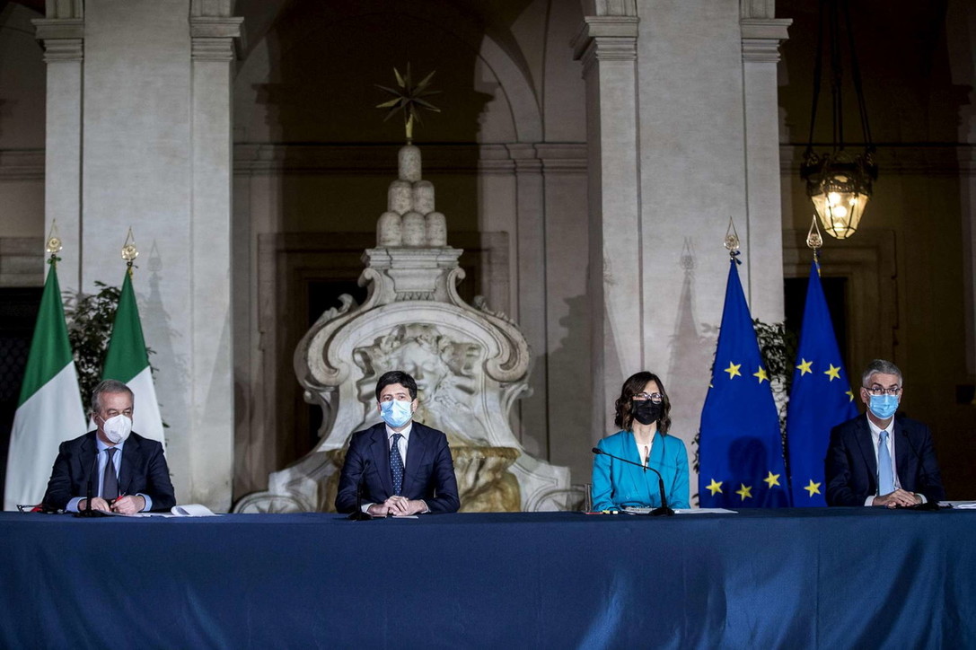 Covid, firmato il nuovo Dpcm: misure presentate in conferenza stampa a Palazzo Chigi