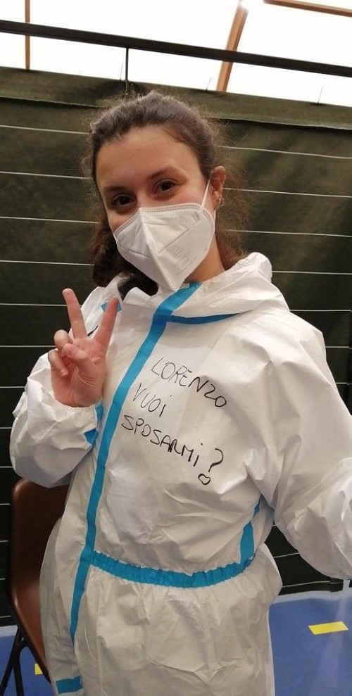 Chiara Vangeli, infermiera, viggiù, vaccinazione, varese, proposta di matrimonio, camice