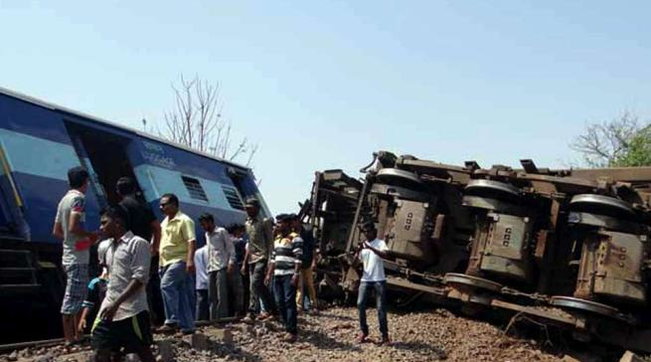 india treno deragliato Maharashtra