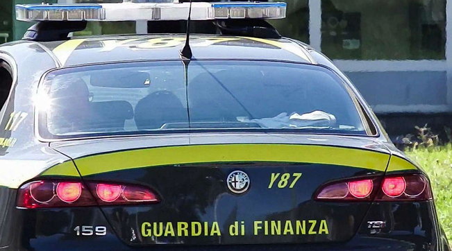 guardia di finanza gdf generica fiamme gialle
