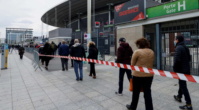 parigi stadio francia vaccini