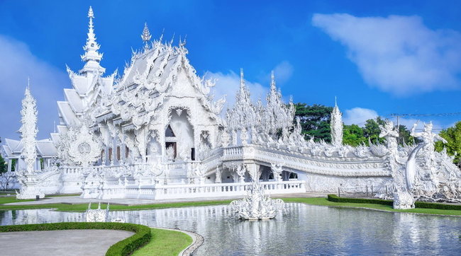 Bizzarri o affascinanti: luoghi ed edifici del mondo in cui domina il bianco
