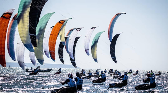 Vada: in Toscana si vola con il Kite Foil