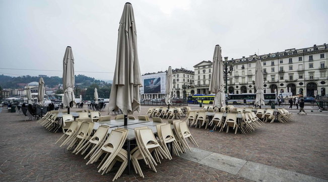 covid torino no movida bar tavolini vuoti locali