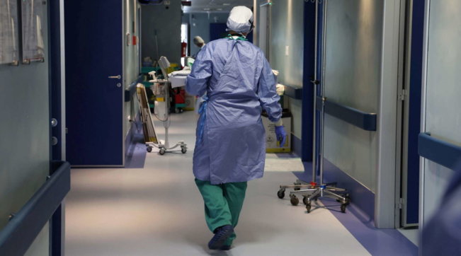 Vaccini ai familiari, 15 indagati tra medici e infermieri a Oristano
