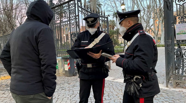 Urbino, carabinieri irrompono in un rave party: 40 denunciati