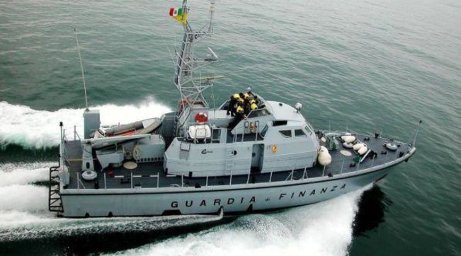 motovedetta guardia di finanza gdf