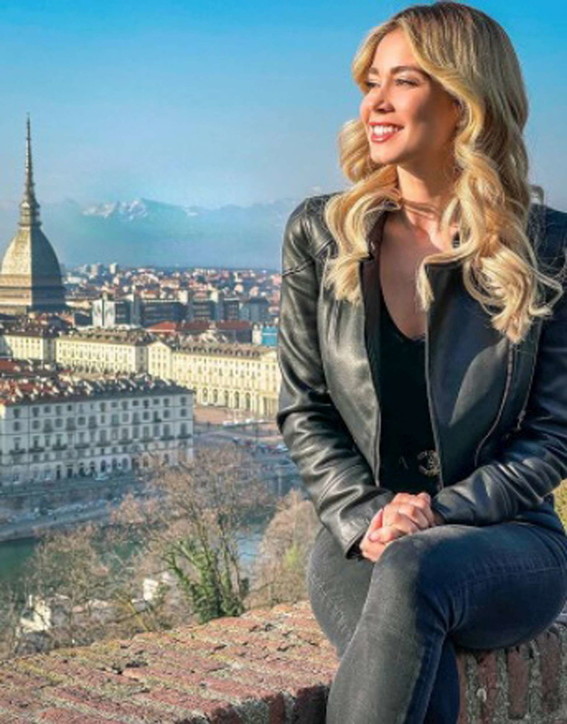 Diletta Leotta e Can Yaman a Capri, décolleté e ...