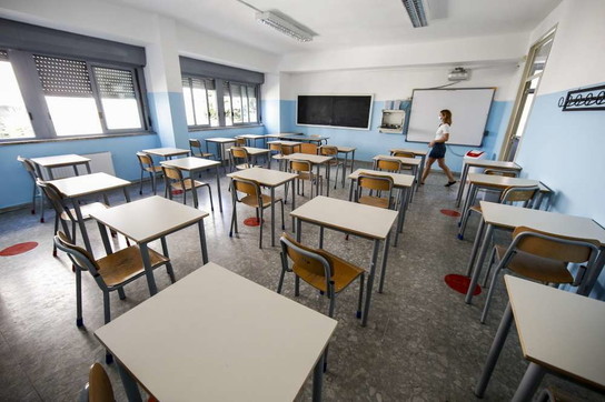 scuola, banchi