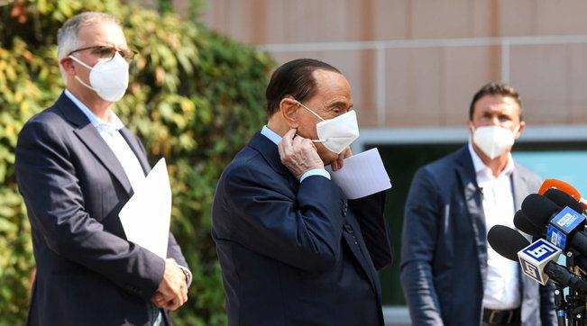 silvio berlusconi dimesso