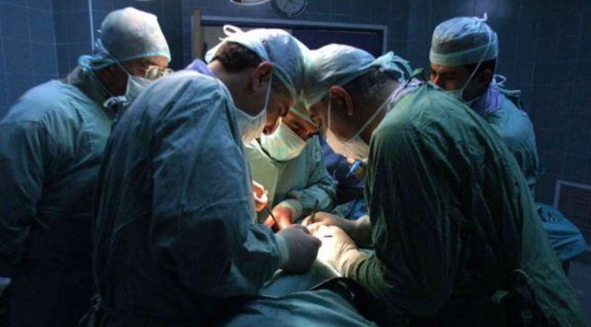 ospedale sanità sala operatoria intervento chirurgo chirurghi chirurgico operazione medico medici