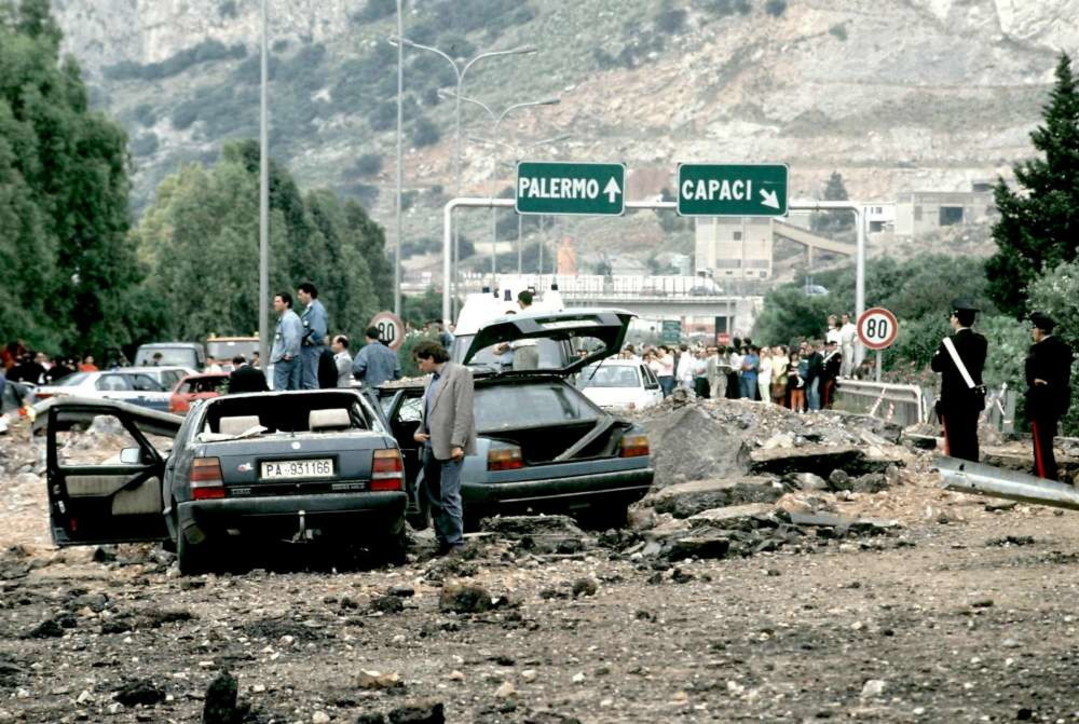 L'italia ricorda il sacrificio del giudice Falcone: la strage il 23 maggio 1992