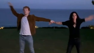 Ed Sheeran e Courteney Cox ballano insieme... ma il finale è a sorpresa