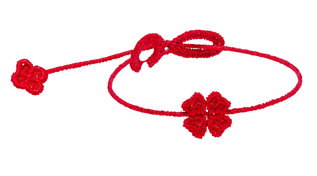 Moda e trend: compie dieci anni il braccialetto pi&ugrave; amato (e famoso)