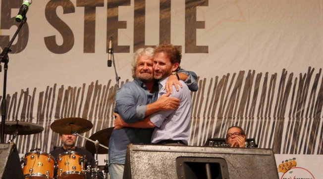 m5s, Davide Casaleggio, beppe grillo, abbraccio, palermo, manifestazione
