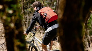 Uomo, come scegliere lo zaino per le gite: cinque trucchi furbi