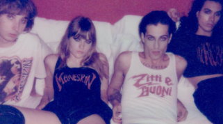 Damiano e Victoria in mutande: il merchandise dei Maneskin sold out in... 28 minuti 