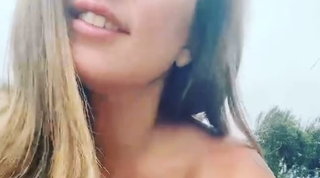 Lady Gaga sempre più "civettuola": provoca sui social mostrando il suo décolleté