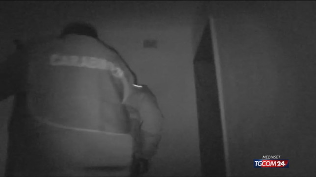 Istigavano a violenze contro extracomunitari ed ebrei: 12 misure cautelari