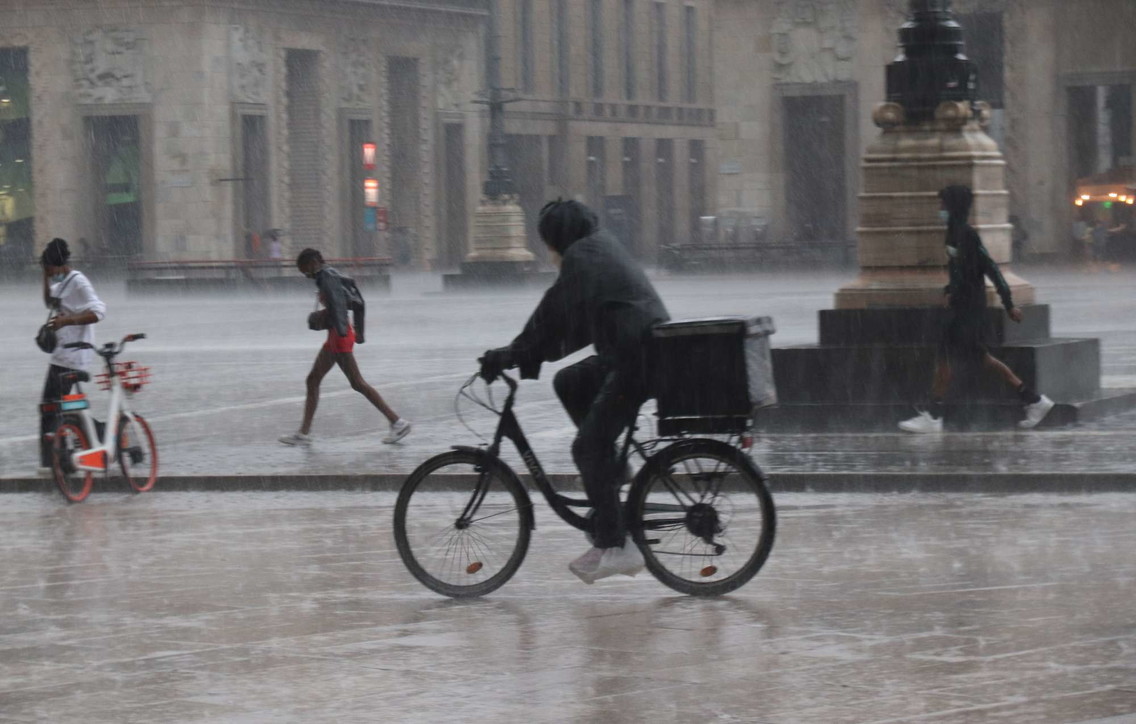 Pioggia e grandine su Milano: disagi