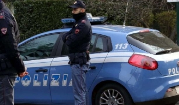 sesto san giovanni, milano, auto, polizia, delitto, genitori, Davide Mugnos