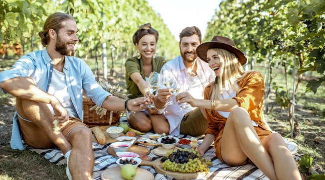 Picnic all'aperto: dieci cose indispensabili dalla A alla Z