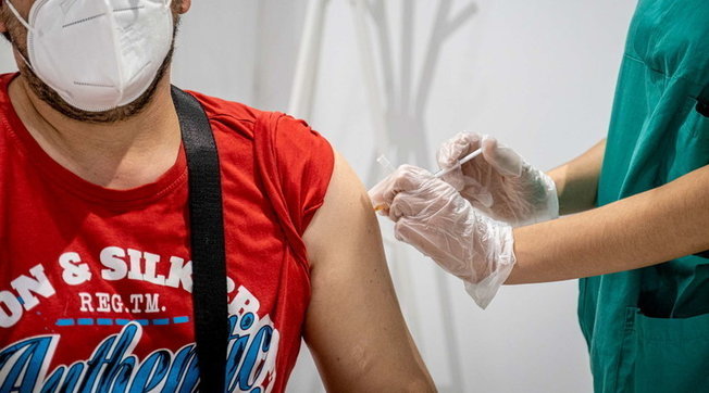 vaccino vaccini vaccinazione covid hangar bicocca milano