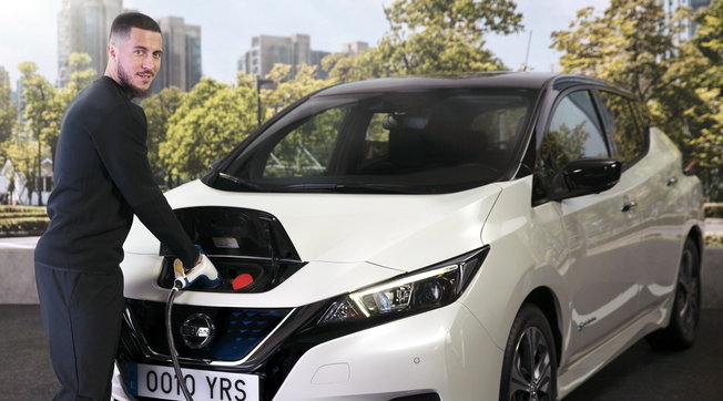 Nissan Leaf, chi la guida la usa per 14.200 km lʼanno
