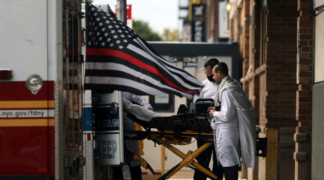 covid usa soccorsi ambulanza ambulanze coronavirus
